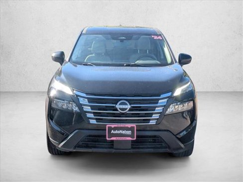 Used 2024 Nissan Rogue SV image 2