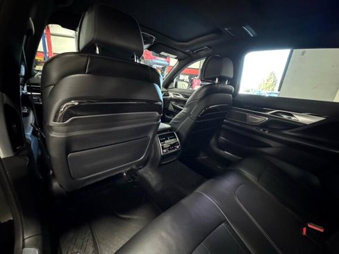 Used 2020 BMW 750i xDrive w/ M Sport Package image 18