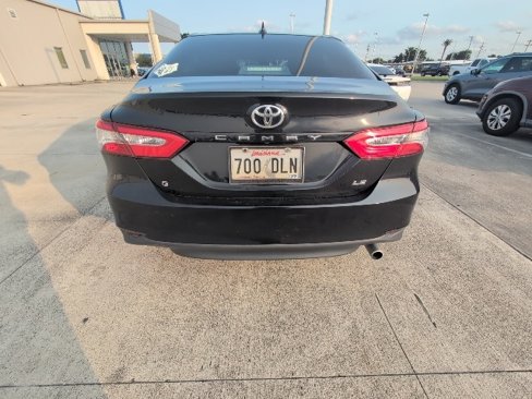 Used 2019 Toyota Camry LE image 12