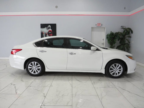 Used 2016 Nissan Altima 2.5 S w/ Power Driver Seat Package image 3