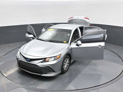 Used 2021 Toyota Camry LE image 37