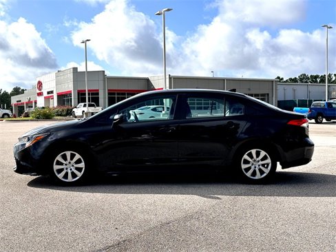 Used 2023 Toyota Corolla LE image 5