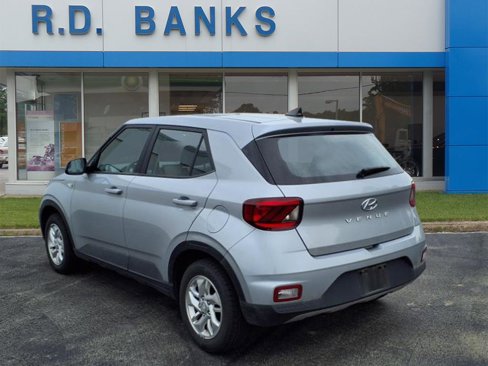 Used 2021 Hyundai Venue SE image 3