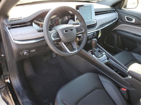 New 2025 Jeep Compass Latitude image 16