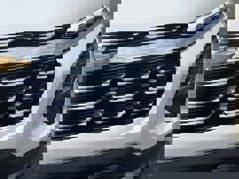New 2026 Chevrolet Equinox LT w/ LPO, Floor Liner Package image 9