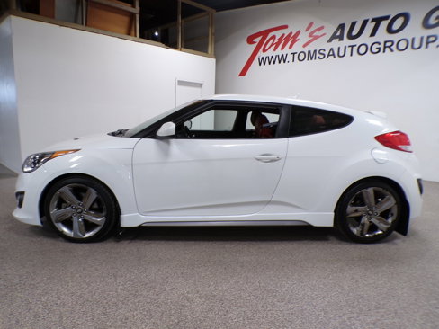 Used 2015 Hyundai Veloster Turbo R-Spec image 2