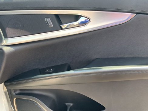 Used 2019 Lincoln Nautilus Premier image 22
