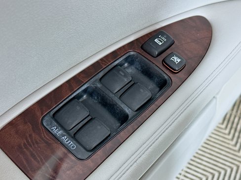 Used 2011 Toyota Avalon Limited image 16
