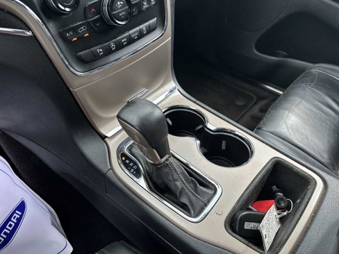 Used 2017 Jeep Grand Cherokee Limited image 16