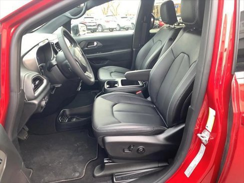 New 2025 Chrysler Pacifica Select image 10
