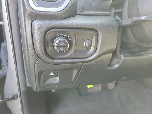 Used 2021 RAM 1500 Big Horn image 9