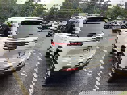 New 2023 Jeep Grand Cherokee 4WD 4xe w/ Luxury Tech Group II image 5