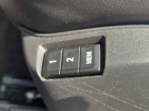 Used 2016 Chevrolet Equinox LTZ w/ Enhanced Convenience Package image 32