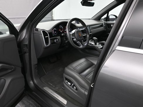 Certified 2019 Porsche Cayenne image 4