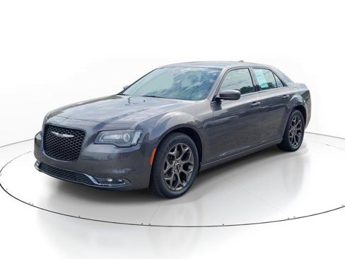 Used 2015 Chrysler 300 S image 2