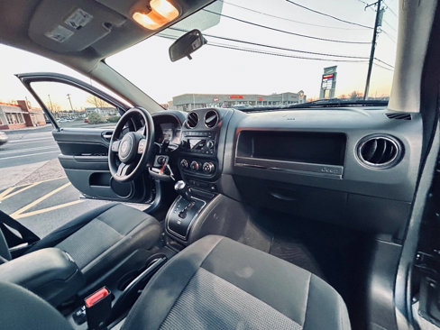 Used 2012 Jeep Compass Sport image 32