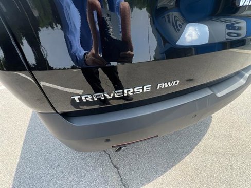Used 2021 Chevrolet Traverse LT image 32