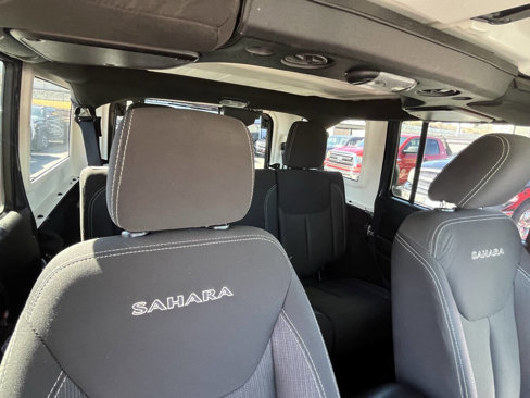 Used 2017 Jeep Wrangler Unlimited Sahara w/ Connectivity Group image 37