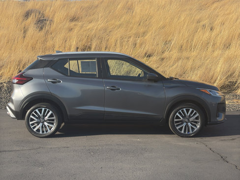 Used 2024 Nissan Kicks SV image 2