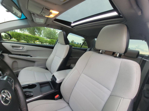 Used 2017 Toyota Camry SE image 6