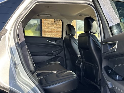 Used 2019 Ford Edge Titanium image 12