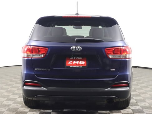 Used 2017 Kia Sorento LX image 3