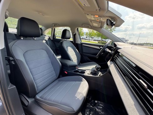 Used 2025 Volkswagen Jetta SE image 18