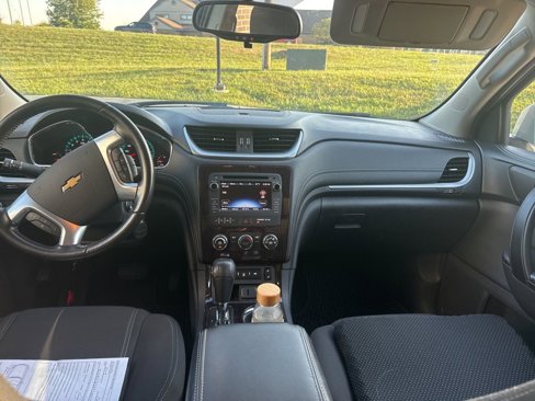 Used 2015 Chevrolet Traverse LT w/ Style and Technology Package image 6