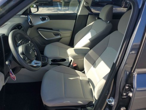 Used 2023 Kia Soul LX image 26