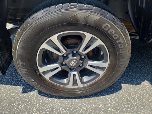 Used 2018 Toyota Tacoma TRD Sport image 36