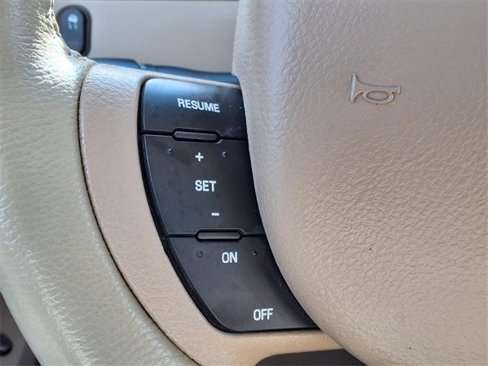 Used 2006 Lincoln Town Car Signature image 14