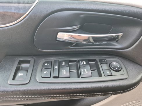 Used 2012 Chrysler Town & Country Touring w/ Entertainment Group #1 image 7