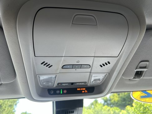 Used 2022 GMC Terrain SLT w/ LPO, Floor Liner Package image 37