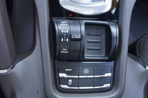 Used 2016 Porsche Cayenne image 38