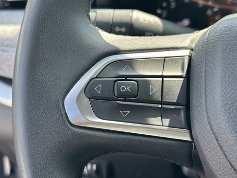Used 2024 Jeep Compass Latitude image 24