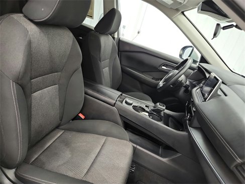 Used 2024 Nissan Rogue SV image 32