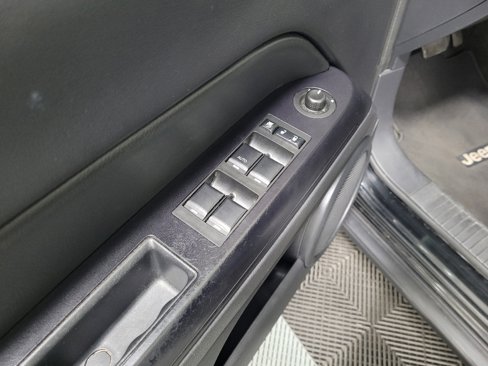 Used 2016 Jeep Patriot High Altitude image 27