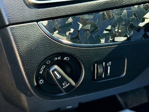 Used 2014 Dodge Grand Caravan SXT image 11