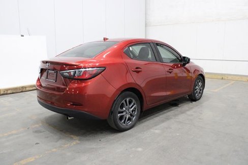 Used 2019 Toyota Yaris LE image 34