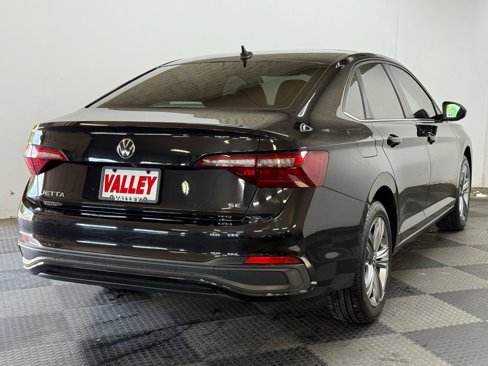 Used 2022 Volkswagen Jetta SE image 8