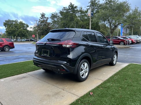 Used 2023 Nissan Kicks S image 7
