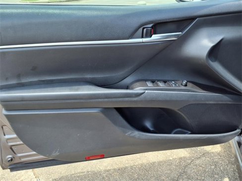 Used 2022 Toyota Camry SE image 18