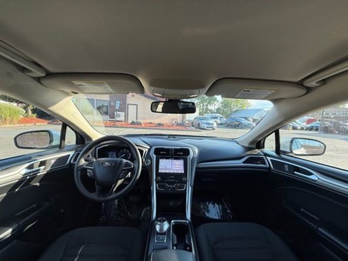 Used 2019 Ford Fusion SE image 32