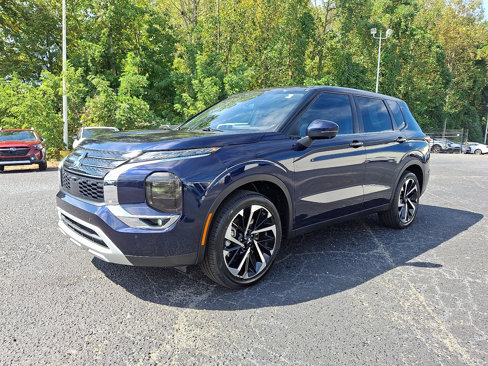 Used 2022 Mitsubishi Outlander SE image 3