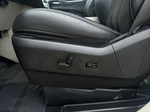 Used 2020 Dodge Grand Caravan SXT image 14
