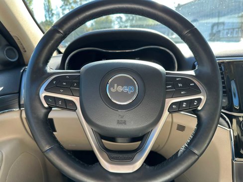 Used 2020 Jeep Grand Cherokee Limited w/ Luxury Group II image 24