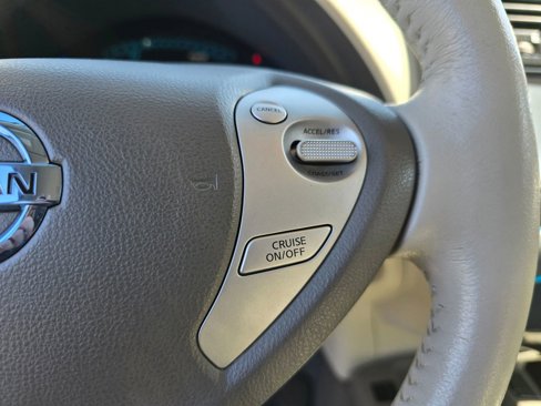 Used 2012 Nissan Leaf SL image 24
