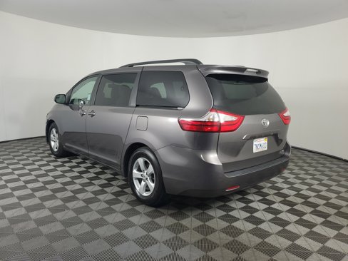 Used 2015 Toyota Sienna LE image 6