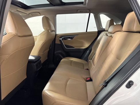 Used 2021 Toyota RAV4 Limited image 17