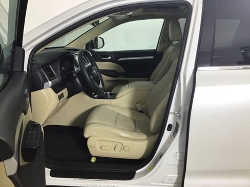 Used 2016 Toyota Highlander XLE image 10
